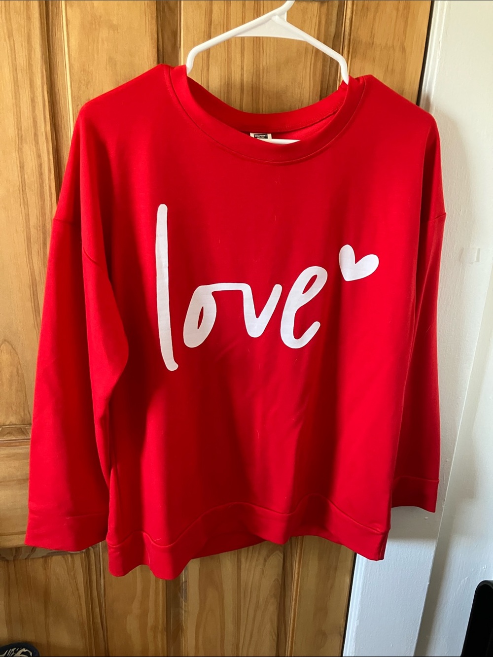Women's Red 'Love' Graphic Pullover Sweatshirt